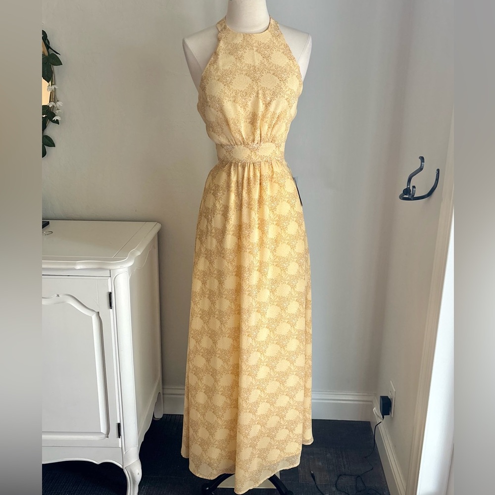 Lush Open Back Tie Waist Halter Maxi Dress in Medallion Print Yellow, Sz S NWT - Picture 2 of 10